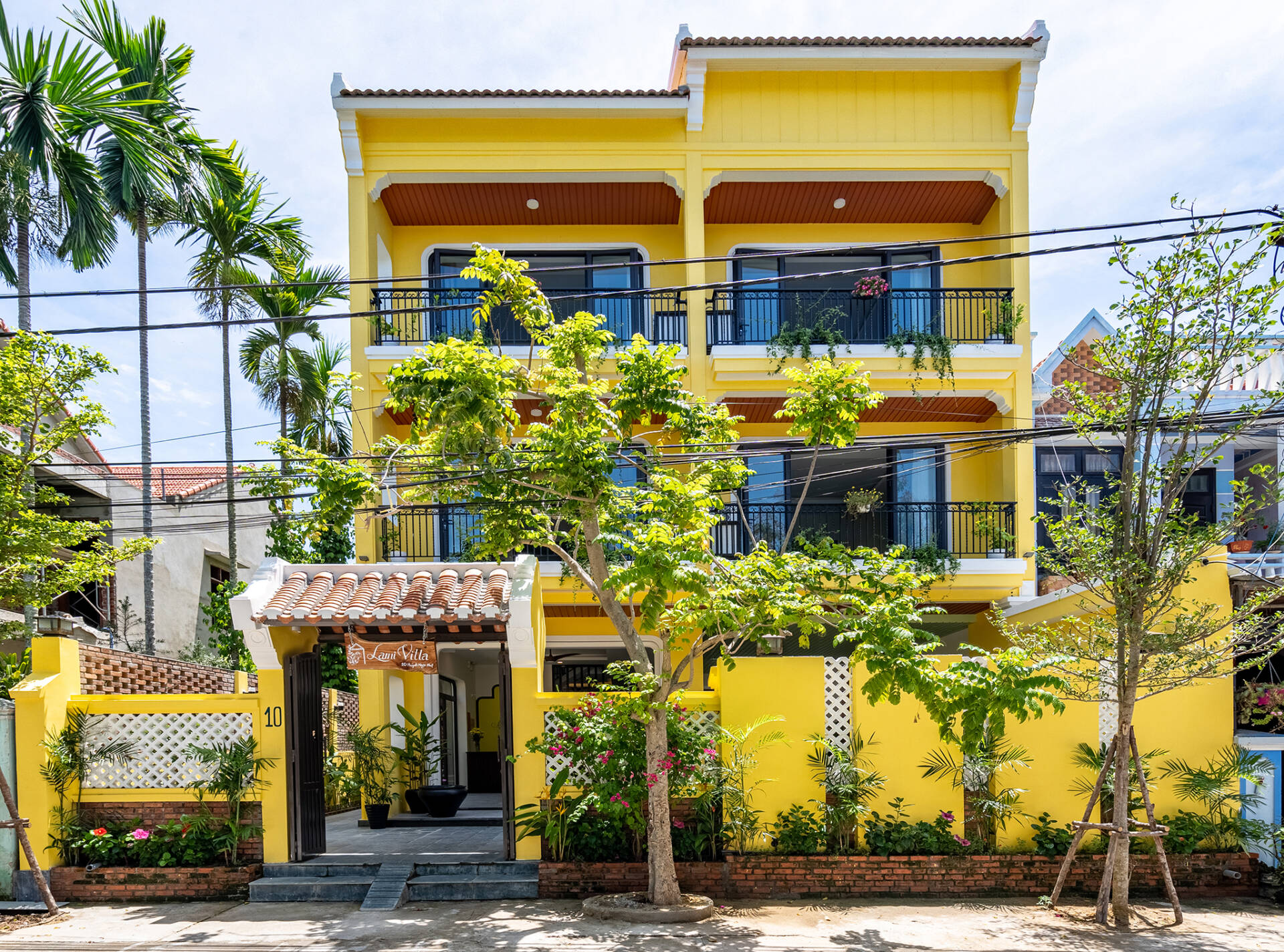 Phải lòng ngôi nhà với màu vàng như nắng hạ của cặp vợ chồng trẻ rời Hà Nội về Hội An