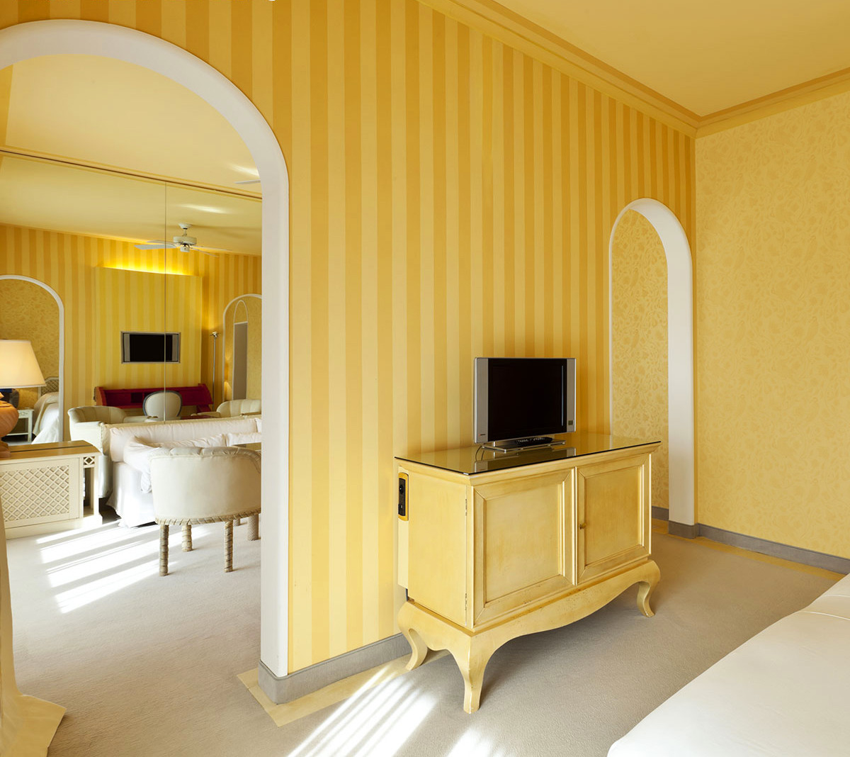 Tuổi Dậu sơn nhà màu gì? thosonnhadep