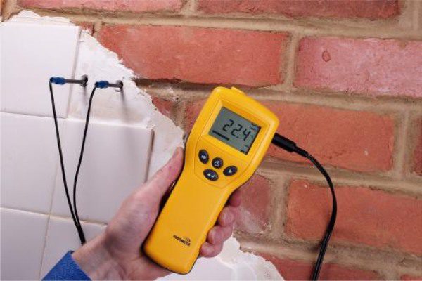 Cách đo độ ẩm bề mặt tường