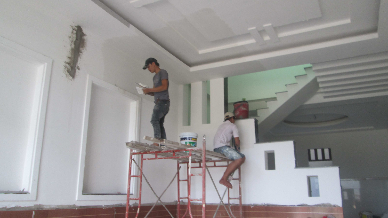 Sơn trần và tường cùng màu