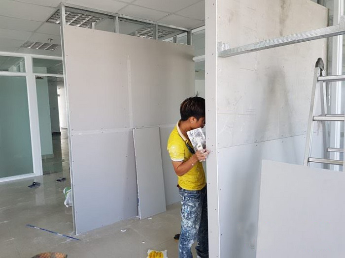Cách Vá và Tạo Hoa Văn Cho Tường Thạch Cao