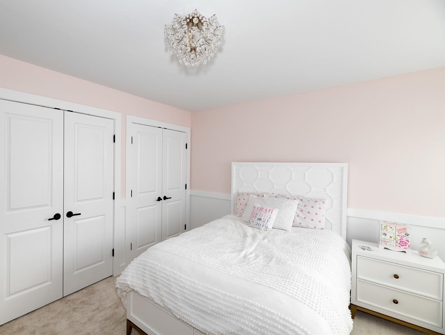 thiết kế phòng ngủ màu hồng và trắng-Benjamin-Moore-Pink-Bliss - Nội thất theo màu sắc