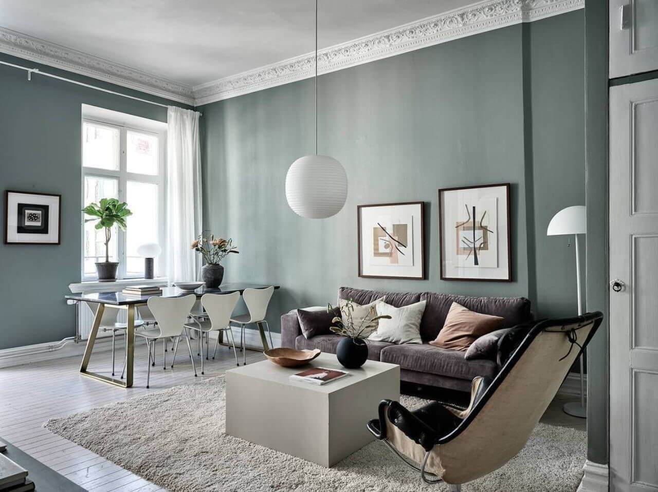 Sơn tường màu xanh pastel cho phòng khách hiện đại và tươi mới