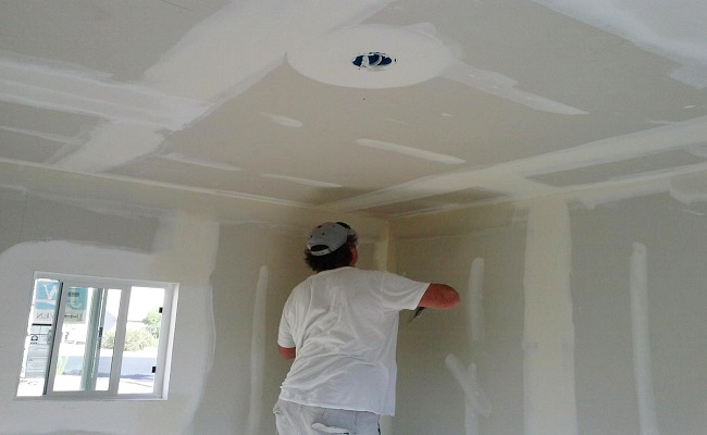 Cách sơn chống thấm trần nhà đúng kỹ thuật nhanh và gọn
