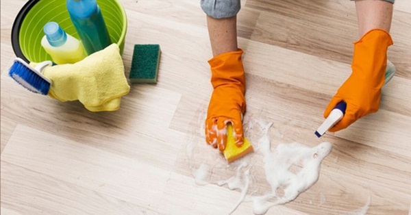 Cách tẩy sơn tường trên sàn nhà