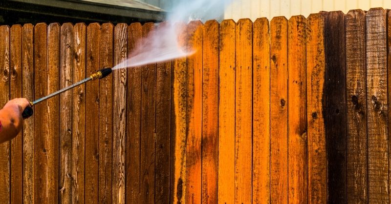 Tẩy sơn phun trên gỗ