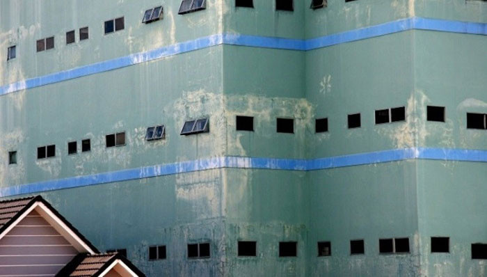 Vì sao tường sơn bị loang màu bay màu – Nguyên nhân và cách khắc phục triệt để