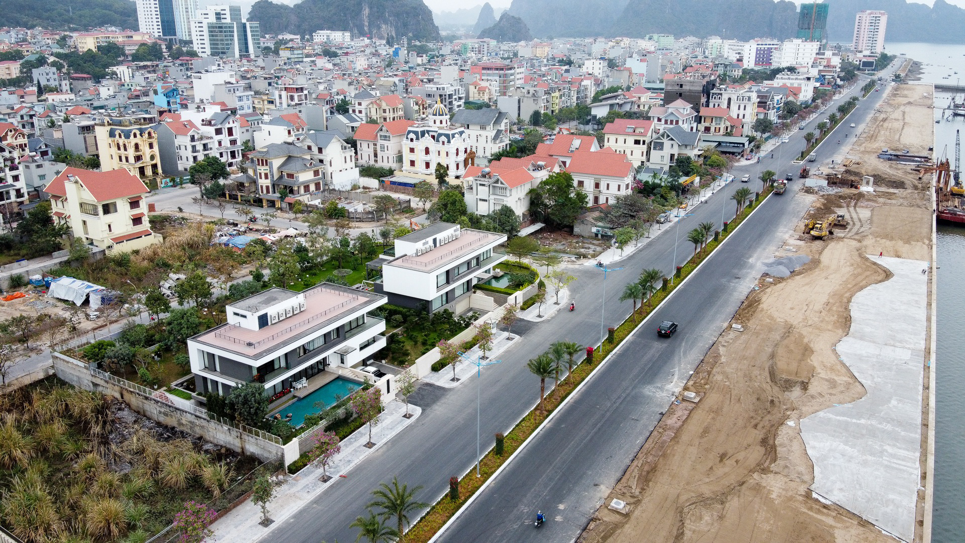 Bí quyết chọn sơn ngoại thất bền đẹp cho nhà ven biển – Chống muối, chống ẩm, chống bong tróc hiệu quả