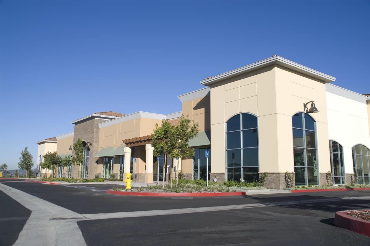 Bao lâu nên sơn lại tòa nhà thương mại