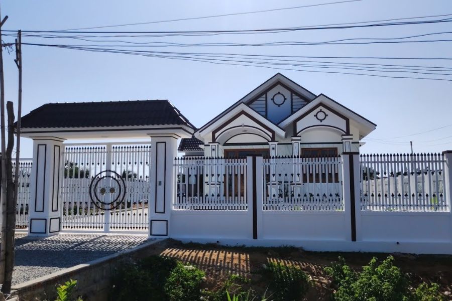 Gợi ý màu sơn tường hàng rào đón xuân 2026: Tươi sáng – May mắn – Sang trọng